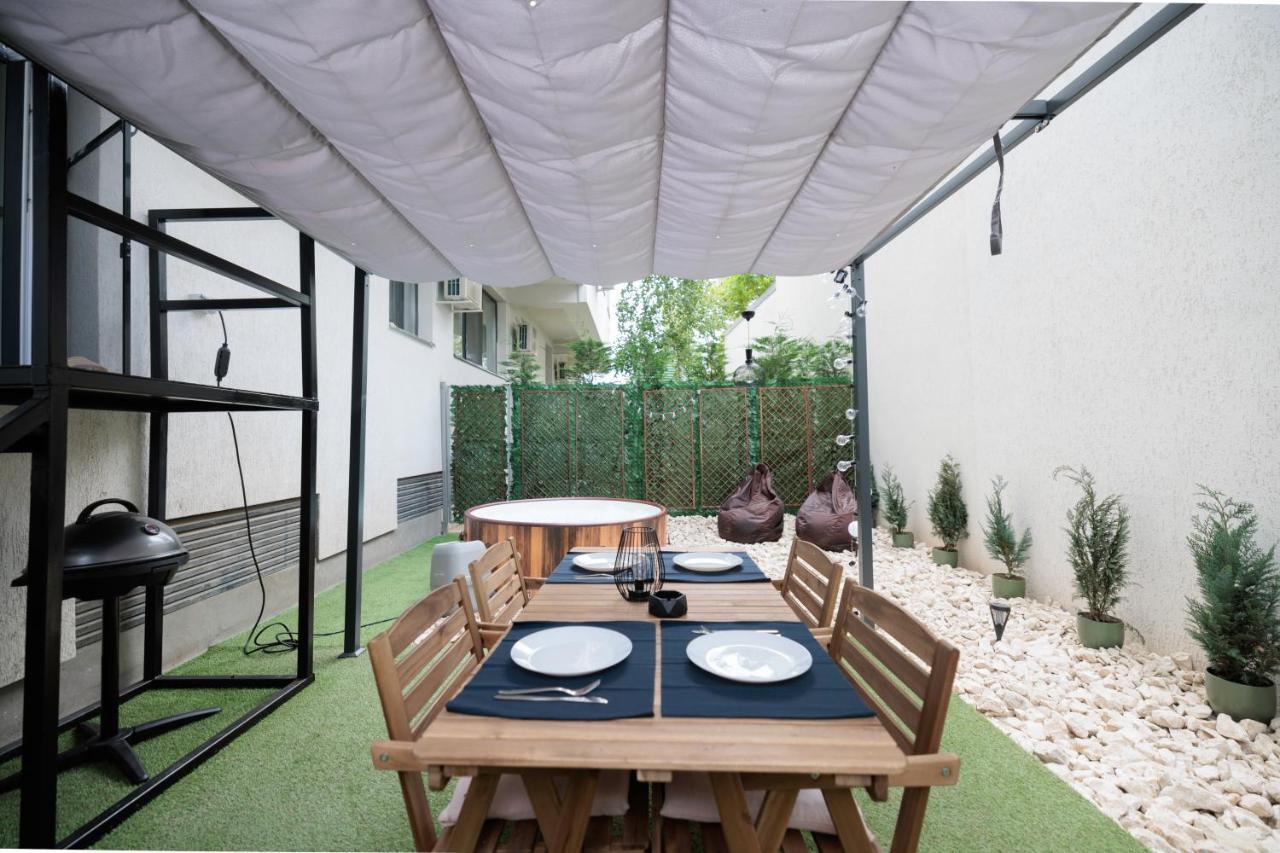 Appartement Downtown Hidden Garden With Jacuzzi In Bucarest Extérieur photo