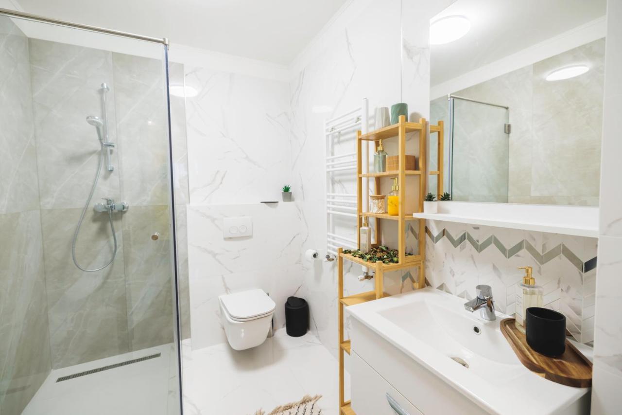 Appartement Downtown Hidden Garden With Jacuzzi In Bucarest Extérieur photo