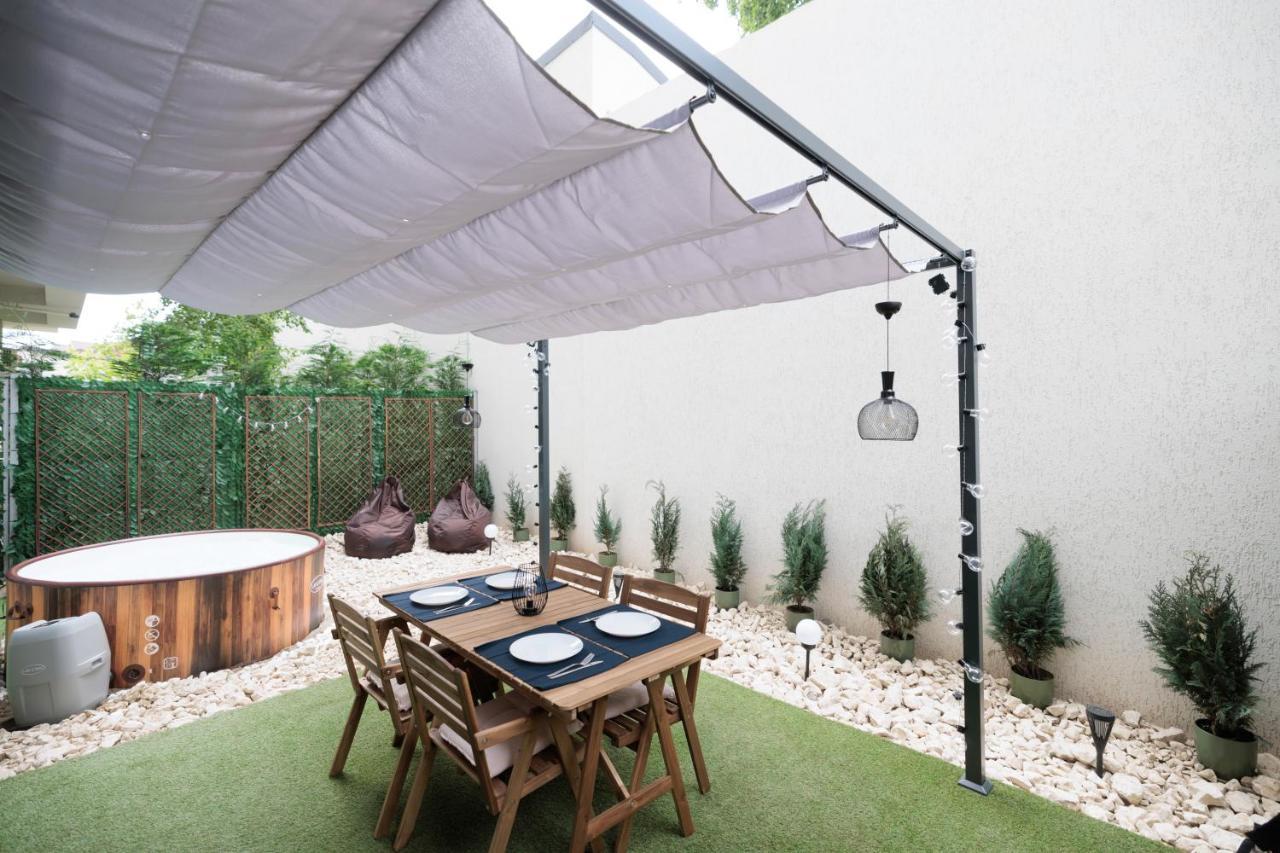 Appartement Downtown Hidden Garden With Jacuzzi In Bucarest Extérieur photo