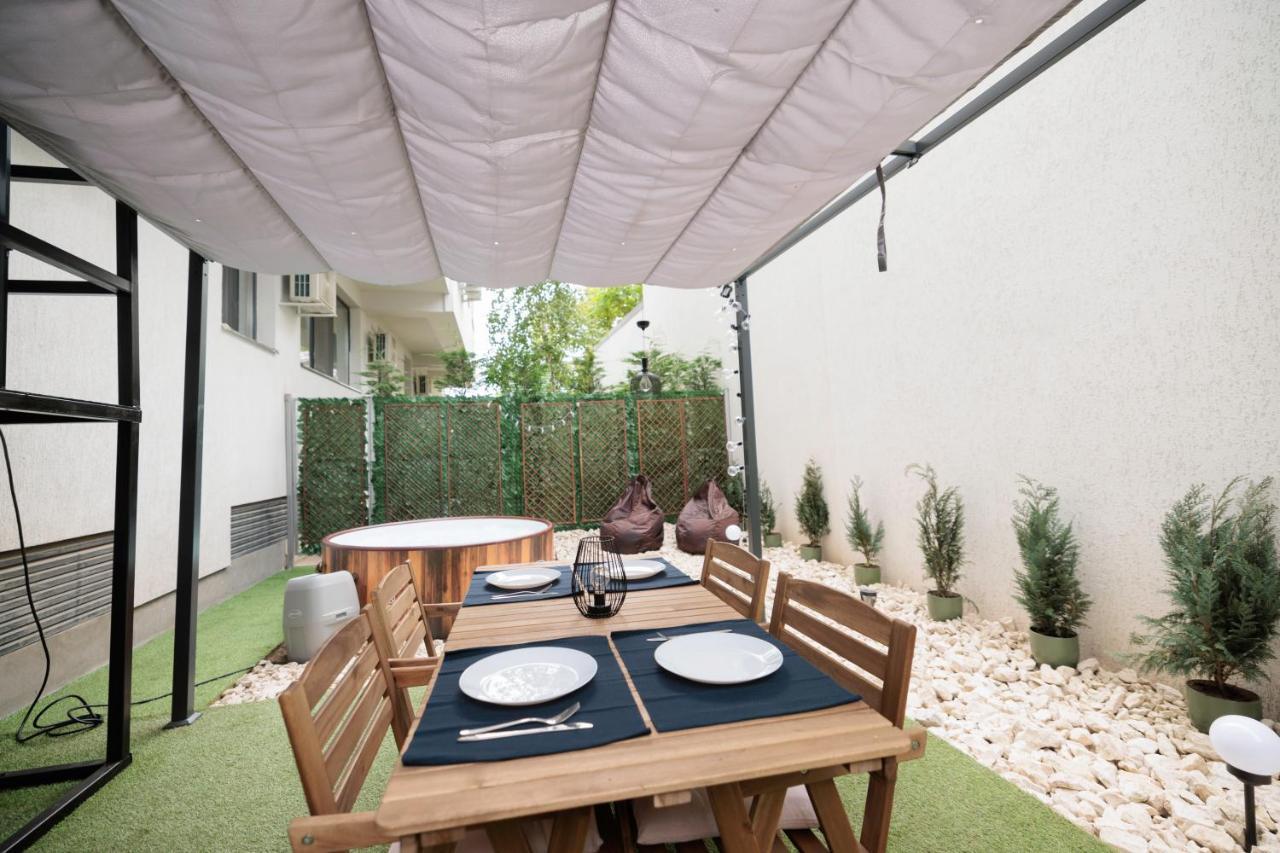 Appartement Downtown Hidden Garden With Jacuzzi In Bucarest Extérieur photo