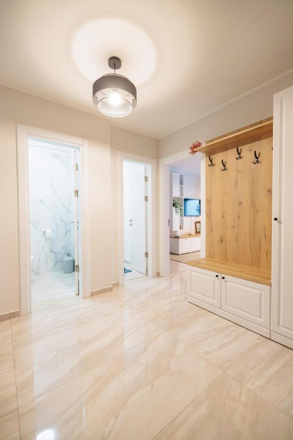 Appartement Downtown Hidden Garden With Jacuzzi In Bucarest Extérieur photo