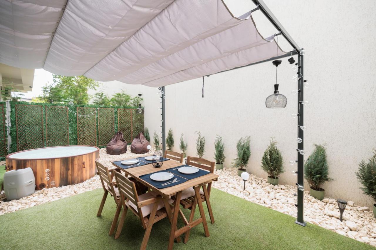 Appartement Downtown Hidden Garden With Jacuzzi In Bucarest Extérieur photo