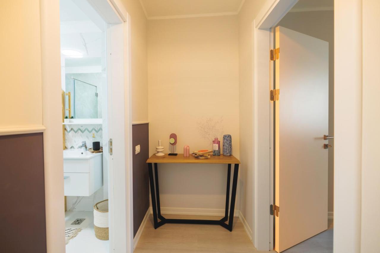 Appartement Downtown Hidden Garden With Jacuzzi In Bucarest Extérieur photo