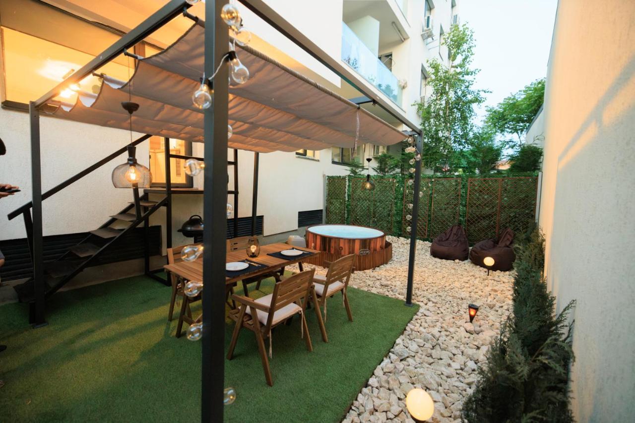 Appartement Downtown Hidden Garden With Jacuzzi In Bucarest Extérieur photo