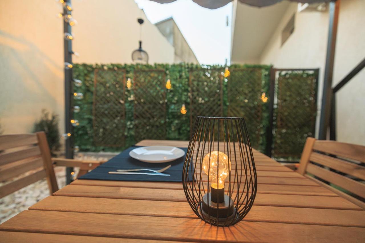 Appartement Downtown Hidden Garden With Jacuzzi In Bucarest Extérieur photo