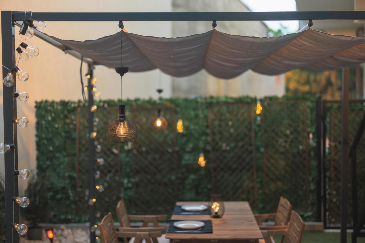 Appartement Downtown Hidden Garden With Jacuzzi In Bucarest Extérieur photo