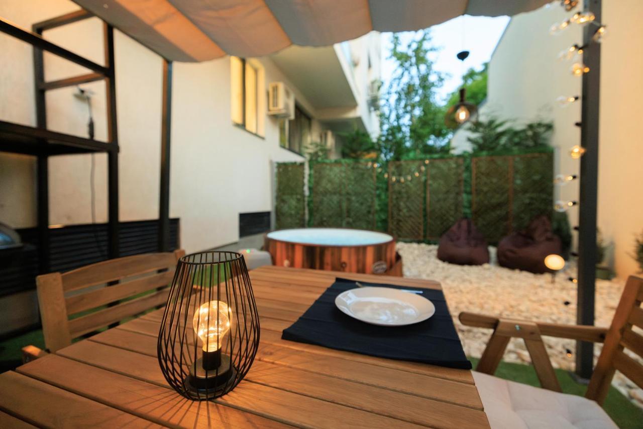 Appartement Downtown Hidden Garden With Jacuzzi In Bucarest Extérieur photo